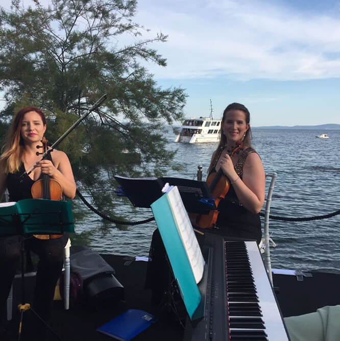 Violin players by the sea in Vila Dalmacija, Split