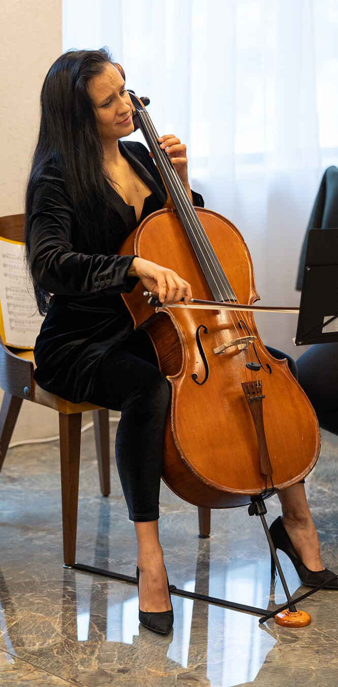  The Cellist at the opening of 