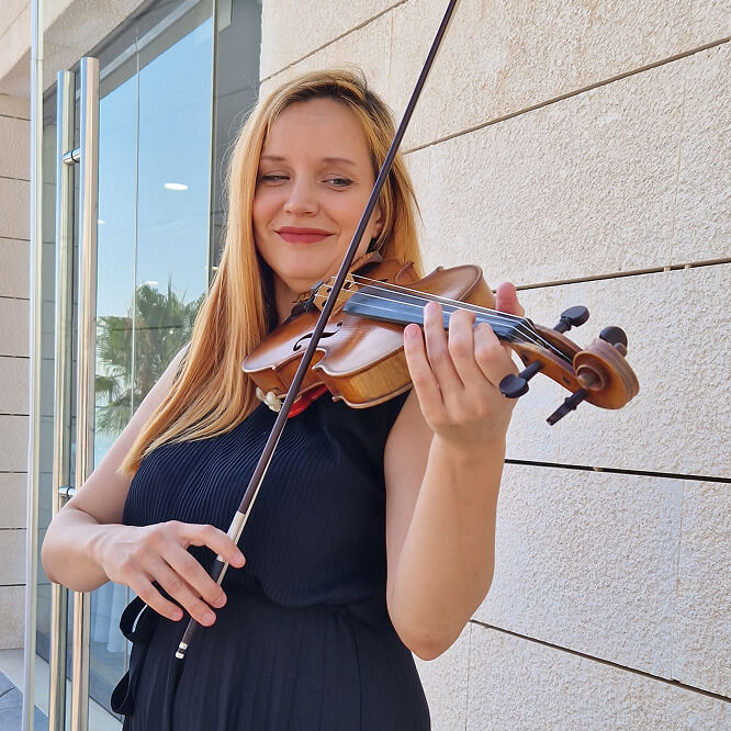 String quartet's violin at a wedding in Makarska