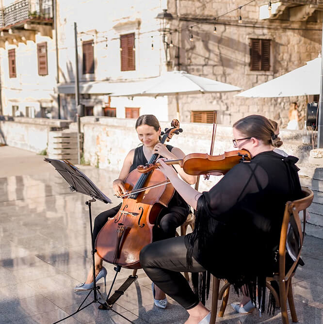 Violin and cello at a wedding in Korčula island