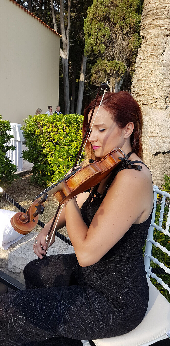 Wedding violinist playing at Vila Dalmacija, Split